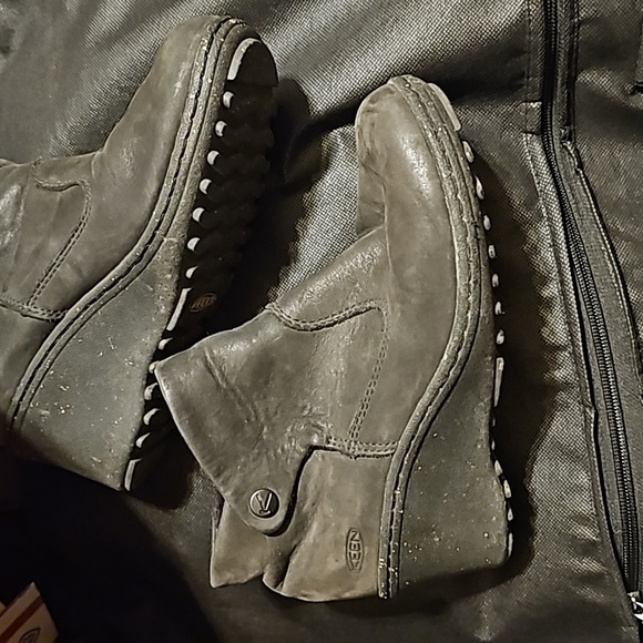 Keen Akita Women's Ankle Boot Wedges Black Leather Snap Closure - Picture 2 of 8